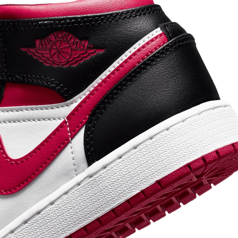 Tênis Air Jordan 1 Mid "Very Berry" Feminino Preto / Rosa