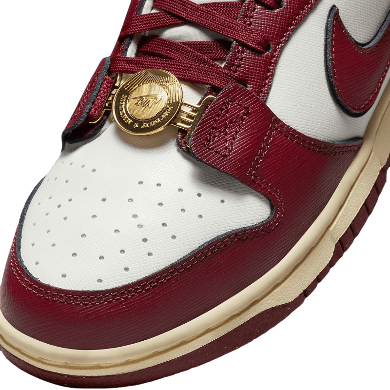 Tênis Dunk Low Just Do It "Team Red" Feminino Vinho