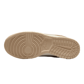 Tênis Dunk Low "Metallic Gold" Feminino Dourado