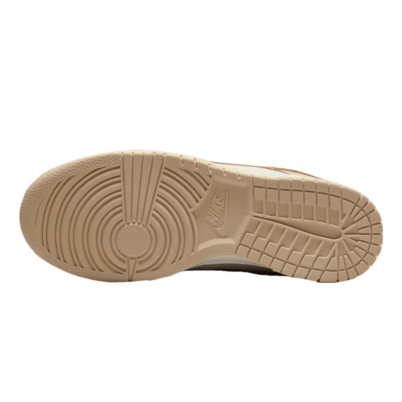 Tênis Dunk Low "Metallic Gold" Feminino Dourado