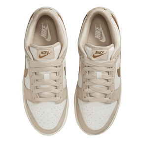 Tênis Dunk Low "Metallic Gold" Feminino Dourado