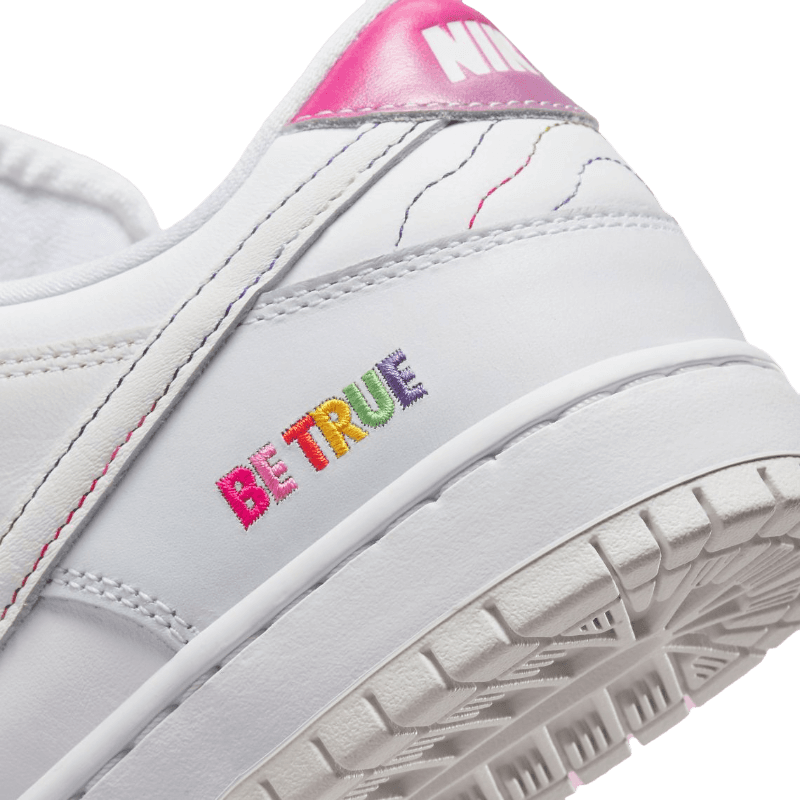 Tênis Dunk Low SB "Betrue" Branco