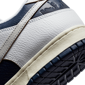Tênis Dunk Low SB x HUF New York