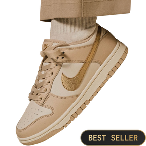 Tênis Dunk Low "Metallic Gold" Feminino Dourado