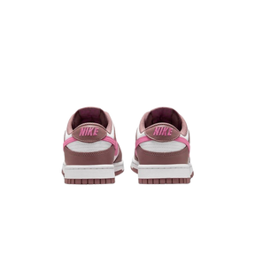 Tênis Dunk Low "Smokey Mauve" Feminino Marrom