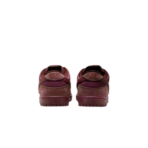 Tênis Dunk Low SB "City of Love" Masculino Vinho