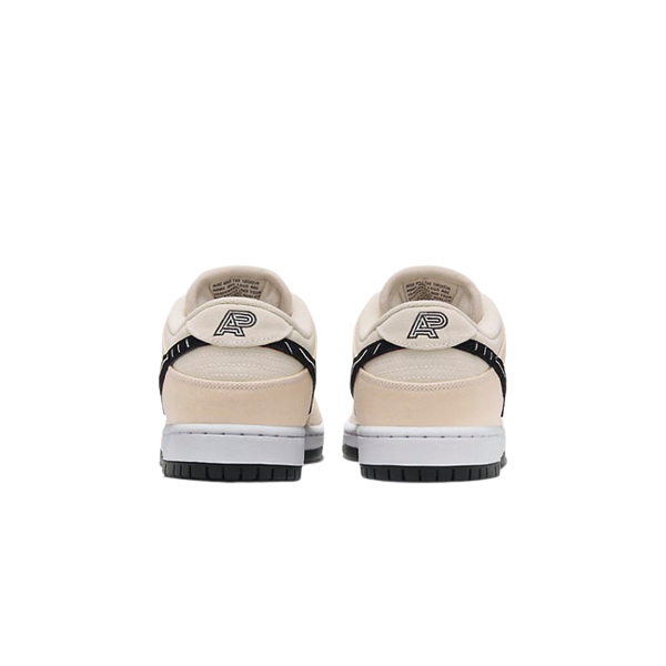 Tênis Dunk Low SB "Albino & Preto"