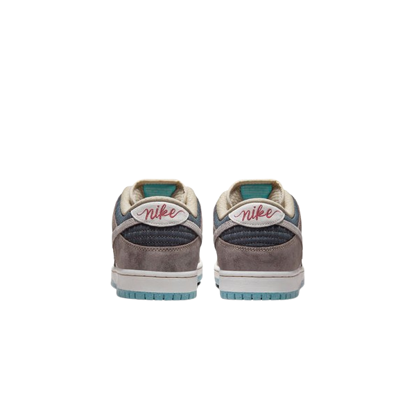 Tênis Dunk Low SB "Big Money Savings" Marrom