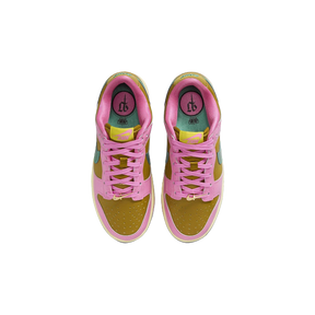 Tênis Dunk Low x Parris Goebel "Playful Pink"