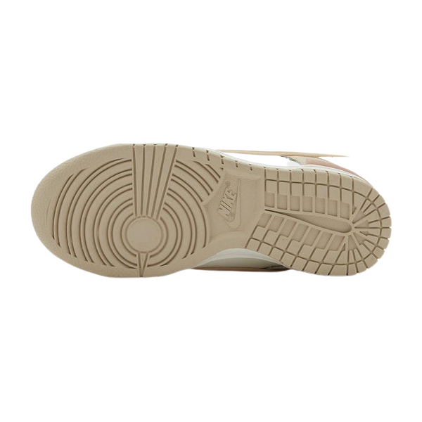 Tênis Dunk Low "Twist Sand Drift" Feminino Bege