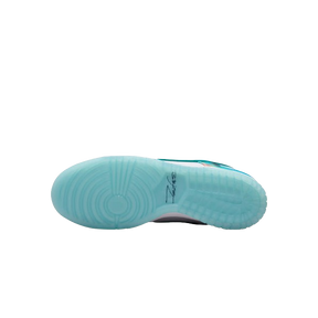 Tênis Futura Laboratories x Nike SB Dunk Low "White and Geode Teal"
