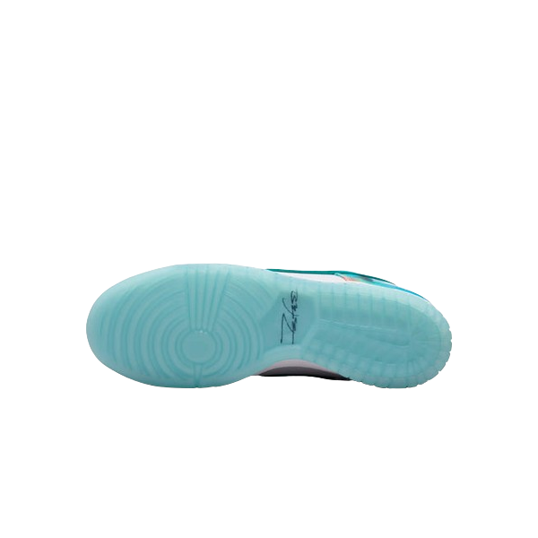 Tênis Futura Laboratories x Nike SB Dunk Low "White and Geode Teal"
