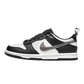 Tênis Dunk Low "Black/White Metallic" Feminino